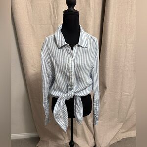 Retrofete button up tie blouse